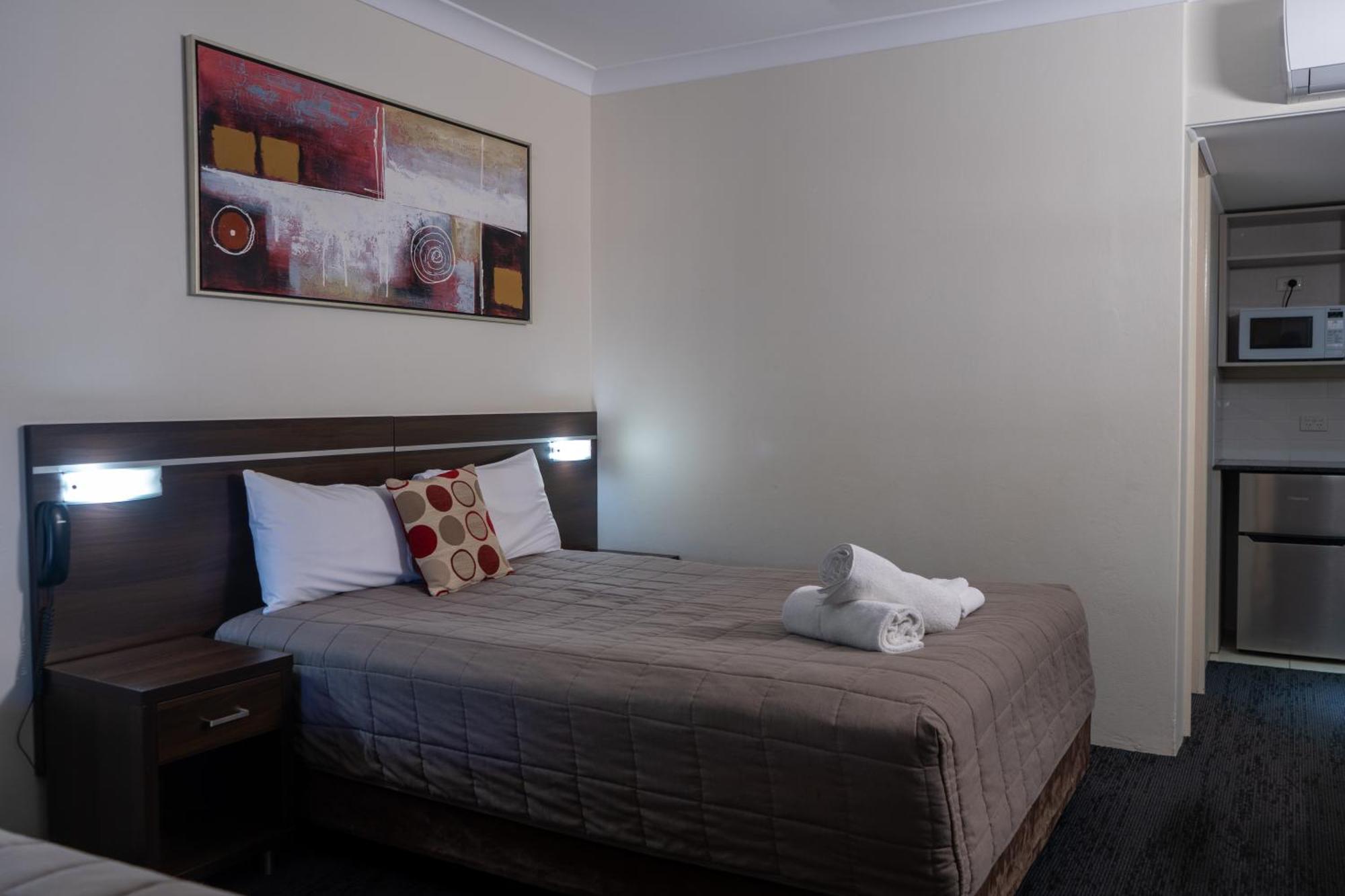 Golden West Motor Inn Даббо Экстерьер фото